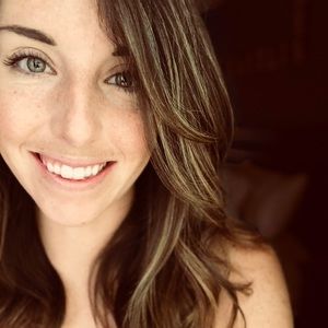 Meet your Posher, Caitlin